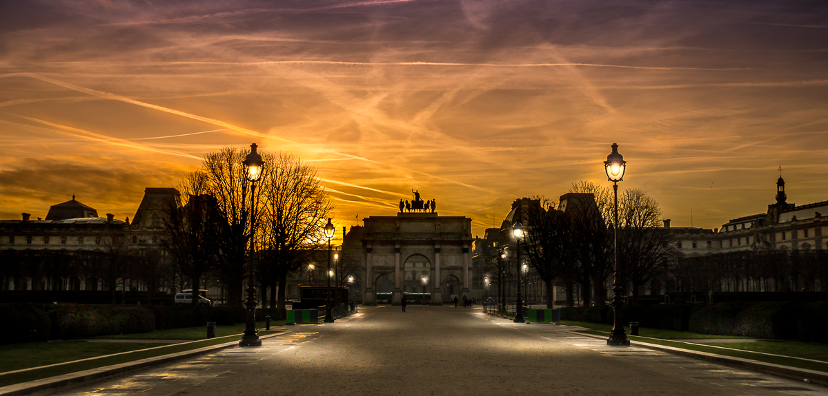 Tips and tricks photography and post-processing photograph high dynamic range pictures, here we have a sunset with nice colors in the skies of the Louvre Paris