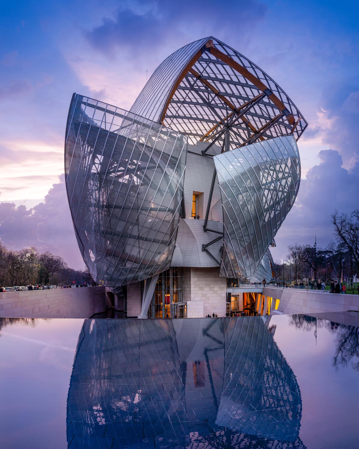 博客來-The Foundation Louis Vuitton: A Building for the Twenty